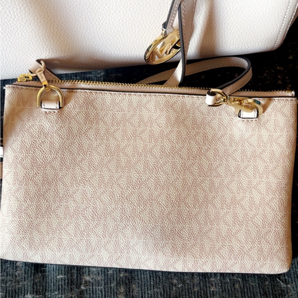 100% Authentic Michael Kors Pink Blush Leather Tote and Wristlet Set - Picture 6 of 8
